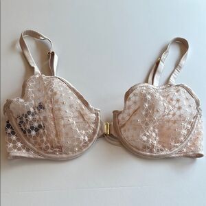 VICTORIA'S SECRET LACE UNDERWIRE BRA CREAM BEIGE OFF-WHITE SIZE 32DD FRONT CLOSE